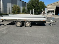 Geremde aanhangwagen saris - afbeelding 11 van  17