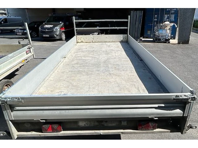 Geremde aanhangwagen saris - afbeelding 13 van  17
