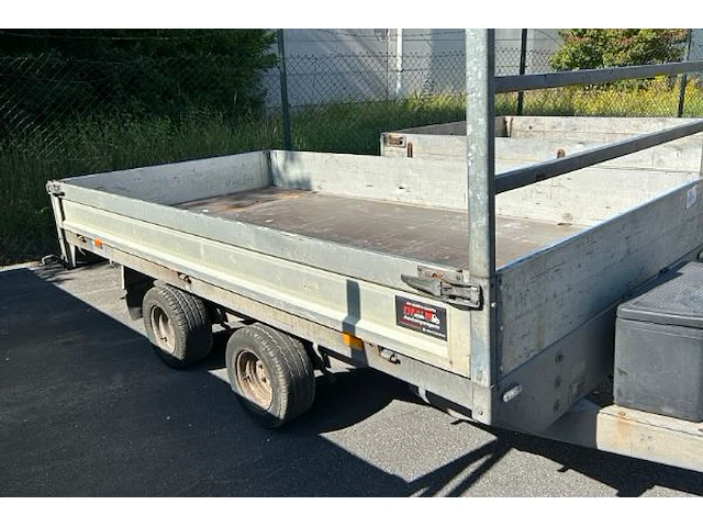 Geremde aanhangwagen saris - afbeelding 11 van  18