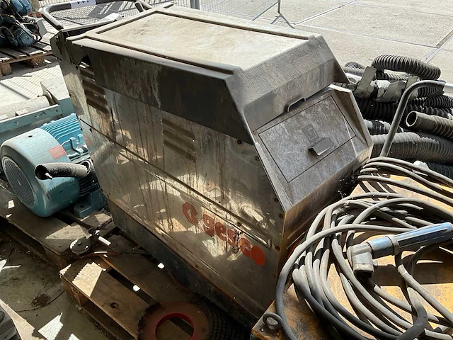 Gesco comac vloerschrobmachine - afbeelding 2 van  4