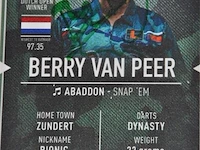 Gesigneerd darts shirt + ultimate darts card berry van peer - afbeelding 3 van  4