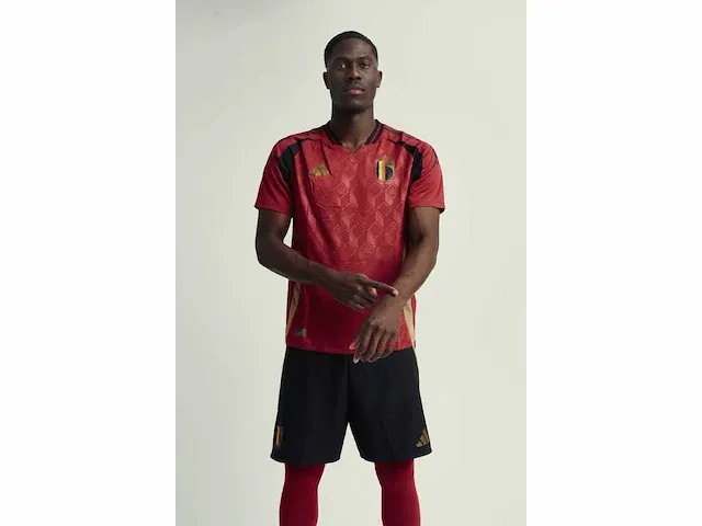 Gesigneerd rode duivels shirt - amadou onana - afbeelding 1 van  11