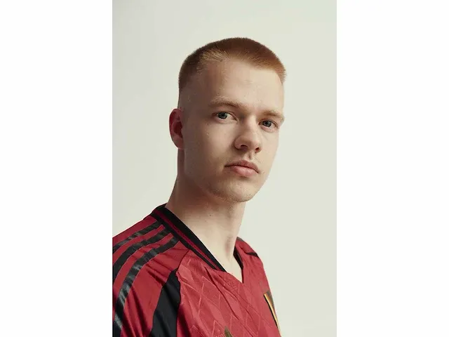 Gesigneerd rode duivels shirt - arthur vermeeren - afbeelding 7 van  9
