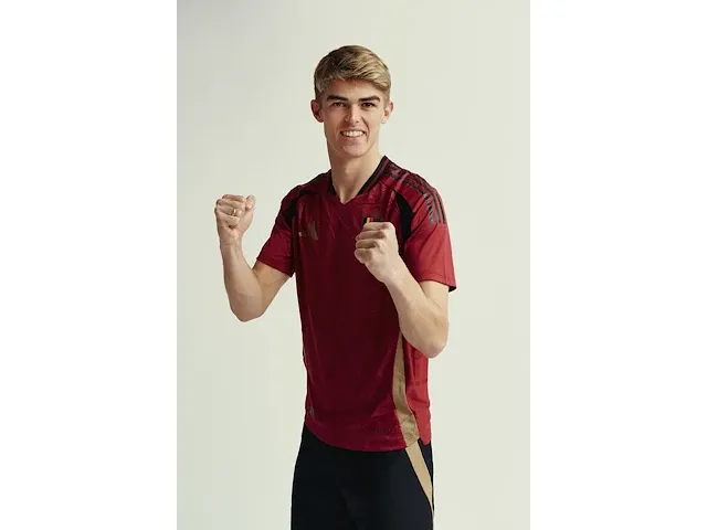 Gesigneerd rode duivels shirt - charles de ketelaere - afbeelding 4 van  9