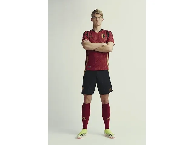 Gesigneerd rode duivels shirt - charles de ketelaere - afbeelding 8 van  9
