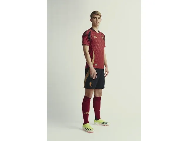Gesigneerd rode duivels shirt - charles de ketelaere - afbeelding 9 van  9