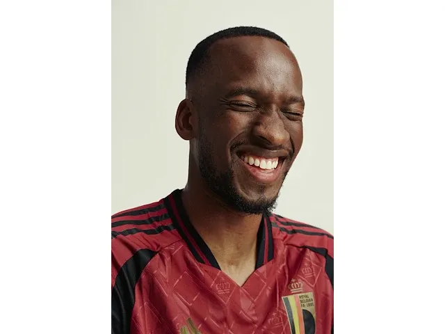 Gesigneerd rode duivels shirt - dodi lukebakio - afbeelding 2 van  8