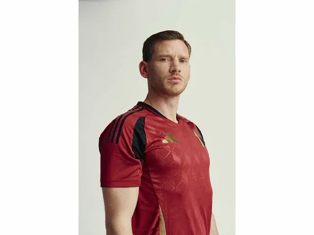 Gesigneerd rode duivels shirt - jan vertonghen - afbeelding 2 van  4