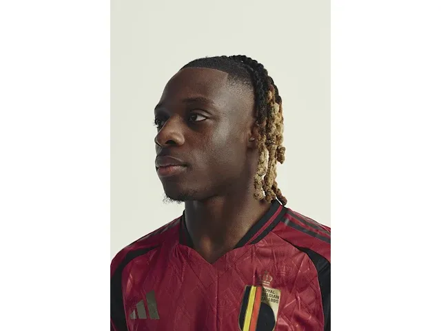 Gesigneerd rode duivels shirt - jérémy doku - afbeelding 5 van  10