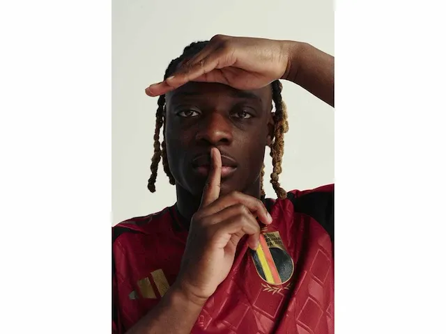 Gesigneerd rode duivels shirt - jérémy doku - afbeelding 7 van  10