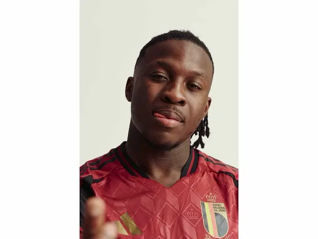 Gesigneerd rode duivels shirt - johan bakayoko - afbeelding 3 van  10