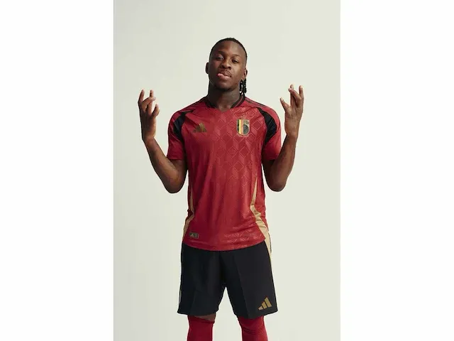 Gesigneerd rode duivels shirt - johan bakayoko - afbeelding 4 van  10