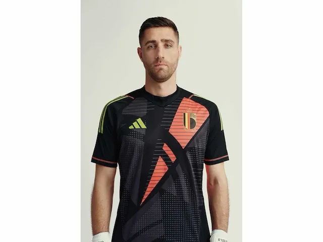 Gesigneerd rode duivels shirt - koen casteels - afbeelding 6 van  10
