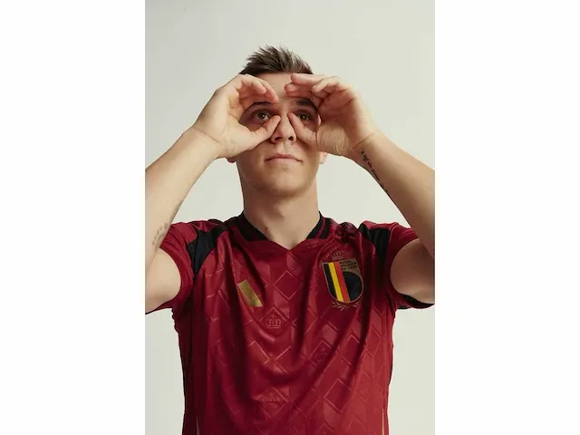 Gesigneerd rode duivels shirt - leandro trossard - afbeelding 3 van  5