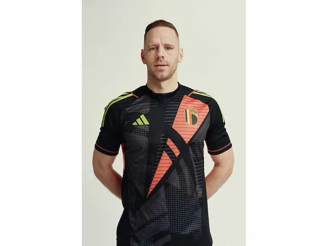 Gesigneerd rode duivels shirt - matz sels - afbeelding 2 van  8