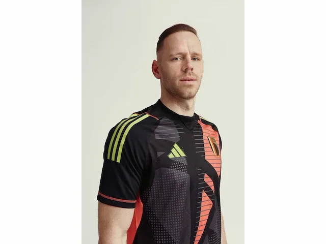 Gesigneerd rode duivels shirt - matz sels - afbeelding 7 van  8