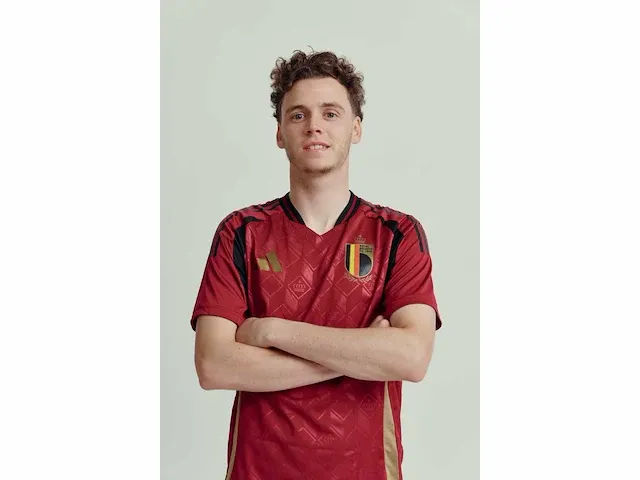 Gesigneerd rode duivels shirt - maxim de cuyper - afbeelding 1 van  7