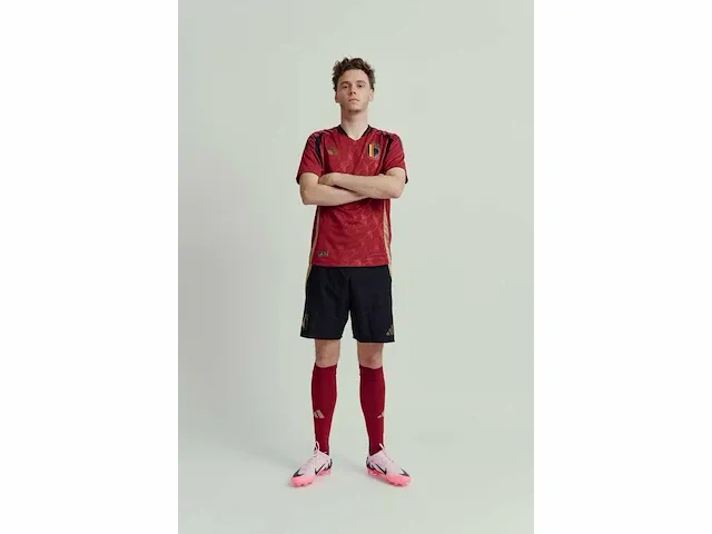 Gesigneerd rode duivels shirt - maxim de cuyper - afbeelding 3 van  7