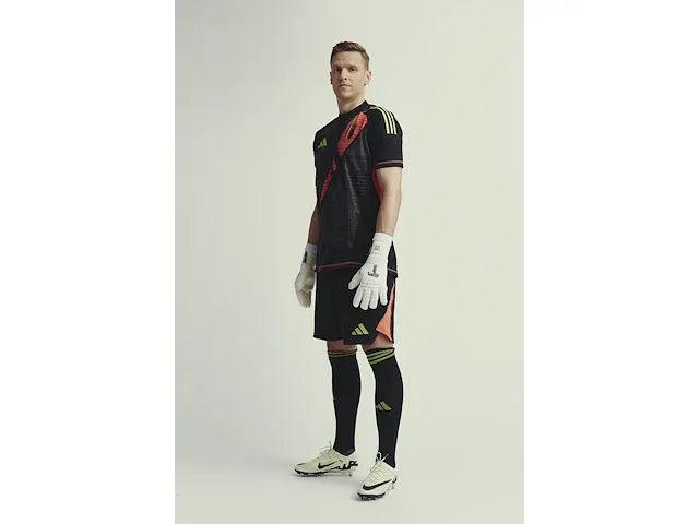 Gesigneerd rode duivels shirt - thomas kaminski - afbeelding 2 van  10