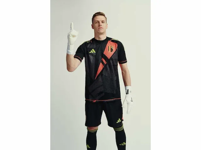 Gesigneerd rode duivels shirt - thomas kaminski - afbeelding 4 van  10