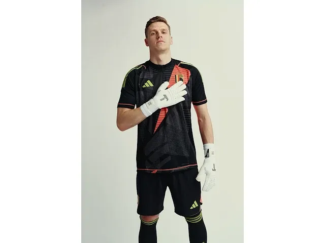 Gesigneerd rode duivels shirt - thomas kaminski - afbeelding 6 van  10