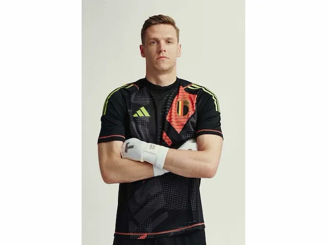 Gesigneerd rode duivels shirt - thomas kaminski - afbeelding 8 van  10