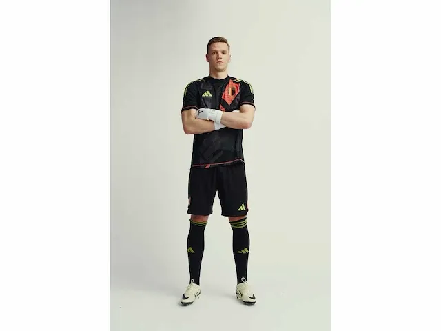 Gesigneerd rode duivels shirt - thomas kaminski - afbeelding 9 van  10