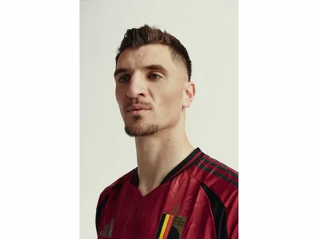 Gesigneerd rode duivels shirt - thomas meunier - afbeelding 5 van  10