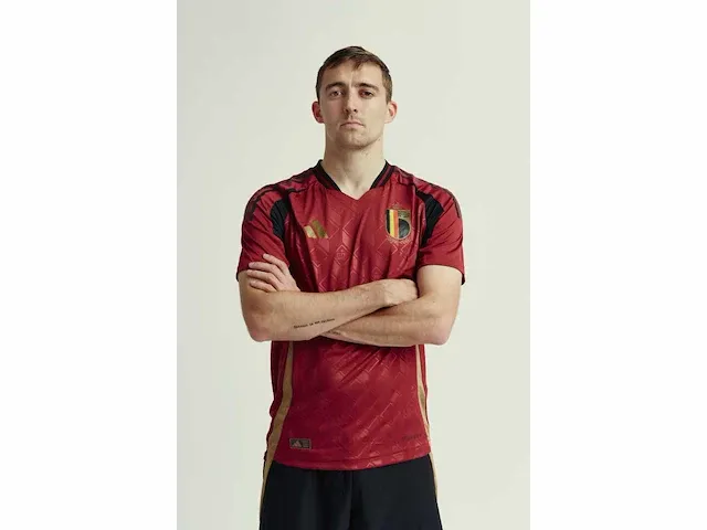 Gesigneerd rode duivels shirt - timothy castagne - afbeelding 1 van  9