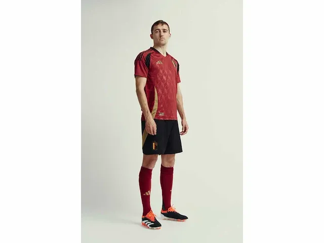 Gesigneerd rode duivels shirt - timothy castagne - afbeelding 2 van  9