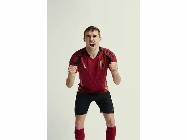 Gesigneerd rode duivels shirt - timothy castagne - afbeelding 5 van  9