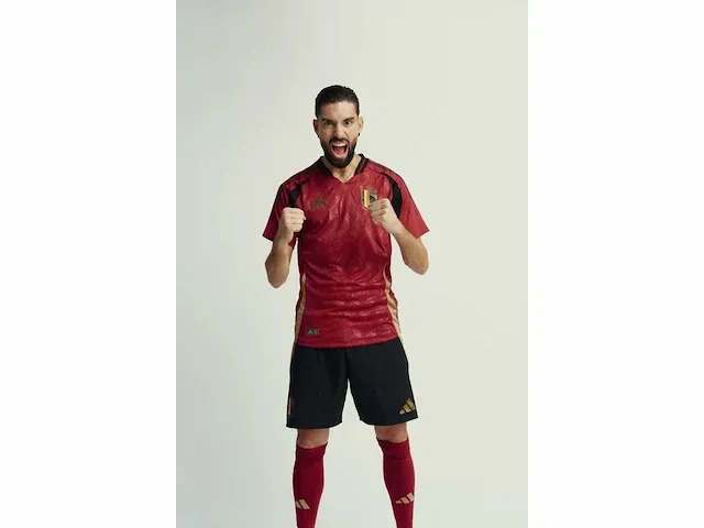 Gesigneerd rode duivels shirt - yannick carrasco - afbeelding 5 van  10
