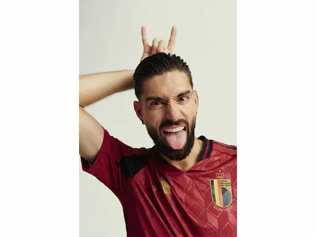 Gesigneerd rode duivels shirt - yannick carrasco - afbeelding 8 van  10