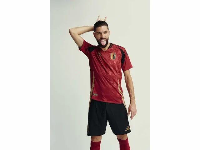 Gesigneerd rode duivels shirt - yannick carrasco - afbeelding 9 van  10