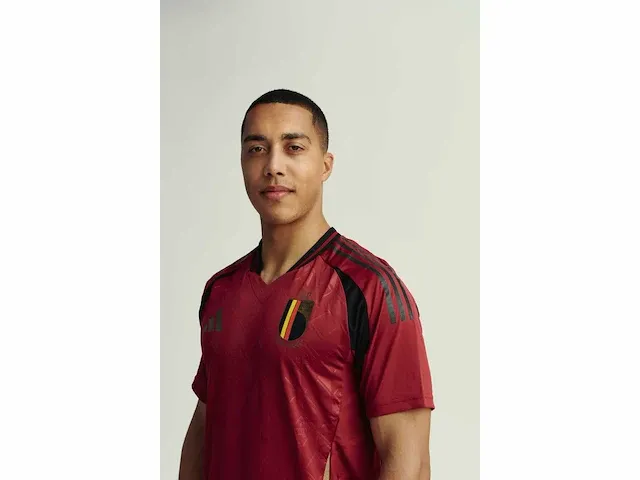 Gesigneerd rode duivels shirt - youri tielemans - afbeelding 5 van  12