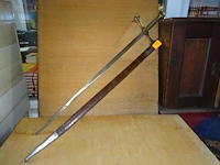 Gesigneerd zwaard in snede