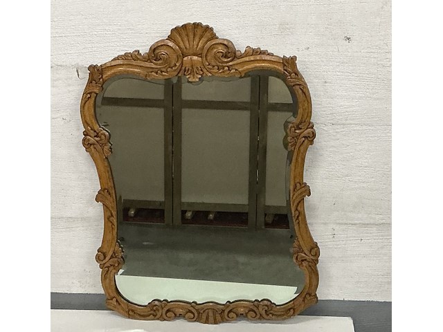Geslepen spiegel met gesculpteerde kader - afbeelding 1 van  3