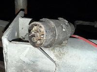 Gesloten aanhangwagen geremd knott - afbeelding 2 van  11