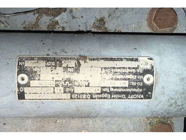 Gesloten aanhangwagen geremd knott - afbeelding 3 van  11