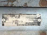 Gesloten aanhangwagen geremd knott - afbeelding 3 van  11