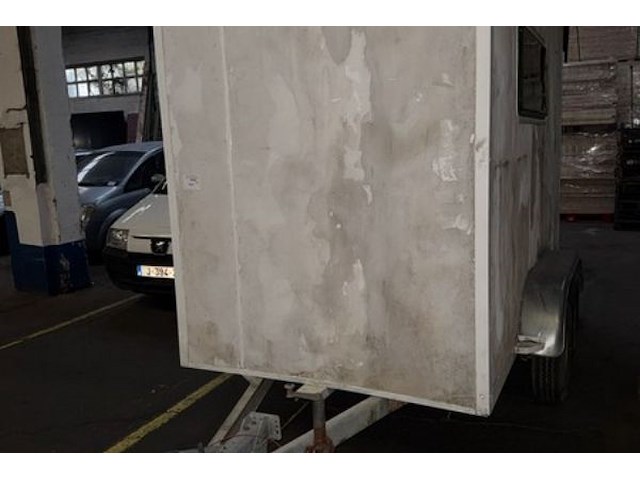 Gesloten aanhangwagen geremd knott - afbeelding 4 van  11