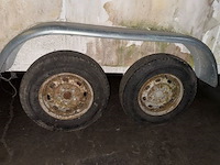 Gesloten aanhangwagen geremd knott - afbeelding 5 van  11