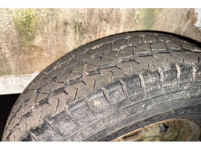 Gesloten aanhangwagen geremd knott - afbeelding 6 van  11