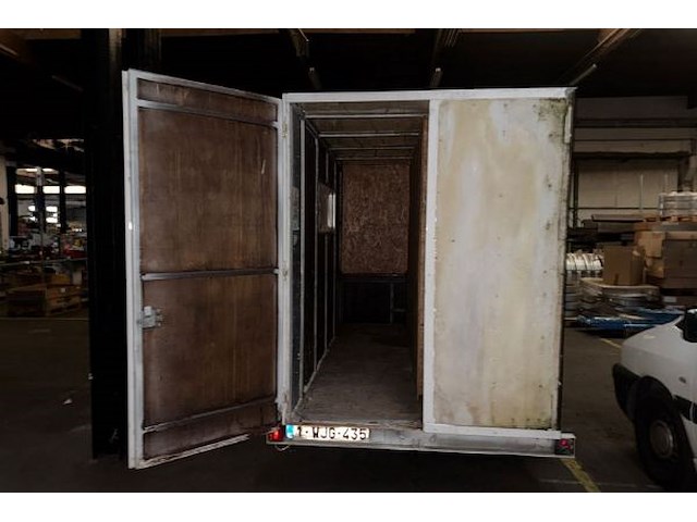 Gesloten aanhangwagen geremd knott - afbeelding 7 van  11