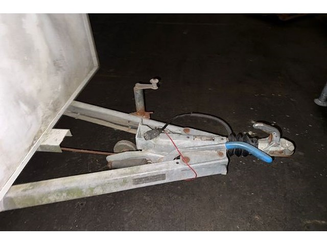 Gesloten aanhangwagen geremd knott - afbeelding 11 van  11