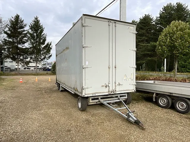 Gesloten aanhangwagen - afbeelding 1 van  13