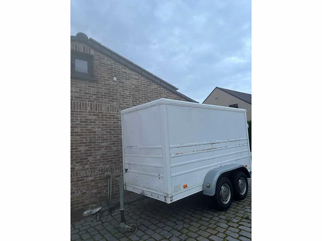 Gesloten aanhangwagen - afbeelding 1 van  6