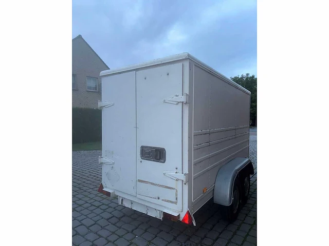 Gesloten aanhangwagen - afbeelding 2 van  6