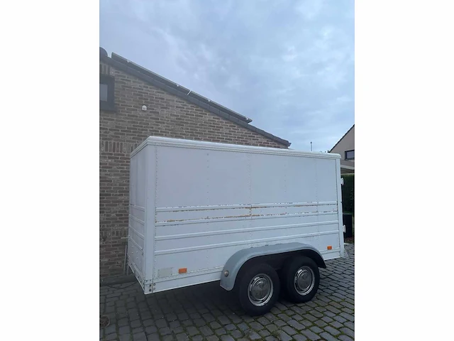 Gesloten aanhangwagen - afbeelding 3 van  6