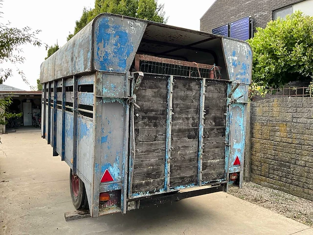 Gesloten vee-/dierenaanhangwagen - afbeelding 7 van  11